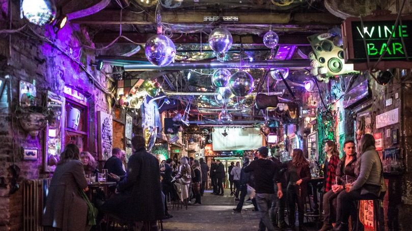 תמונה עבור Szimpla Kert, Budapest