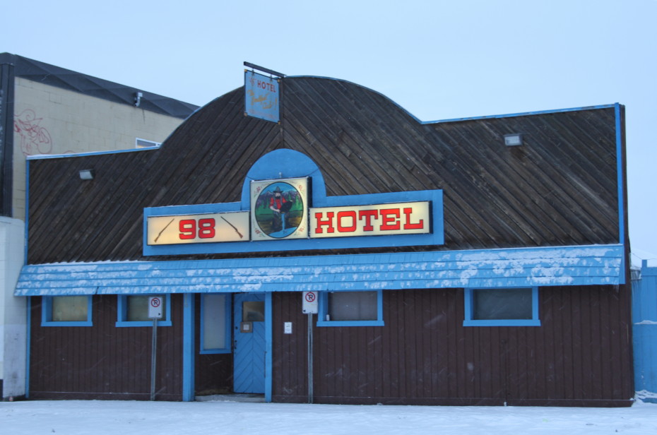 '98 Hotel lounge