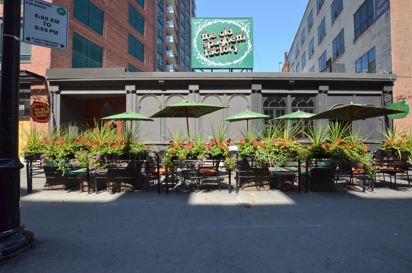 תמונה עבור The Old Spaghetti Factory, Toronto