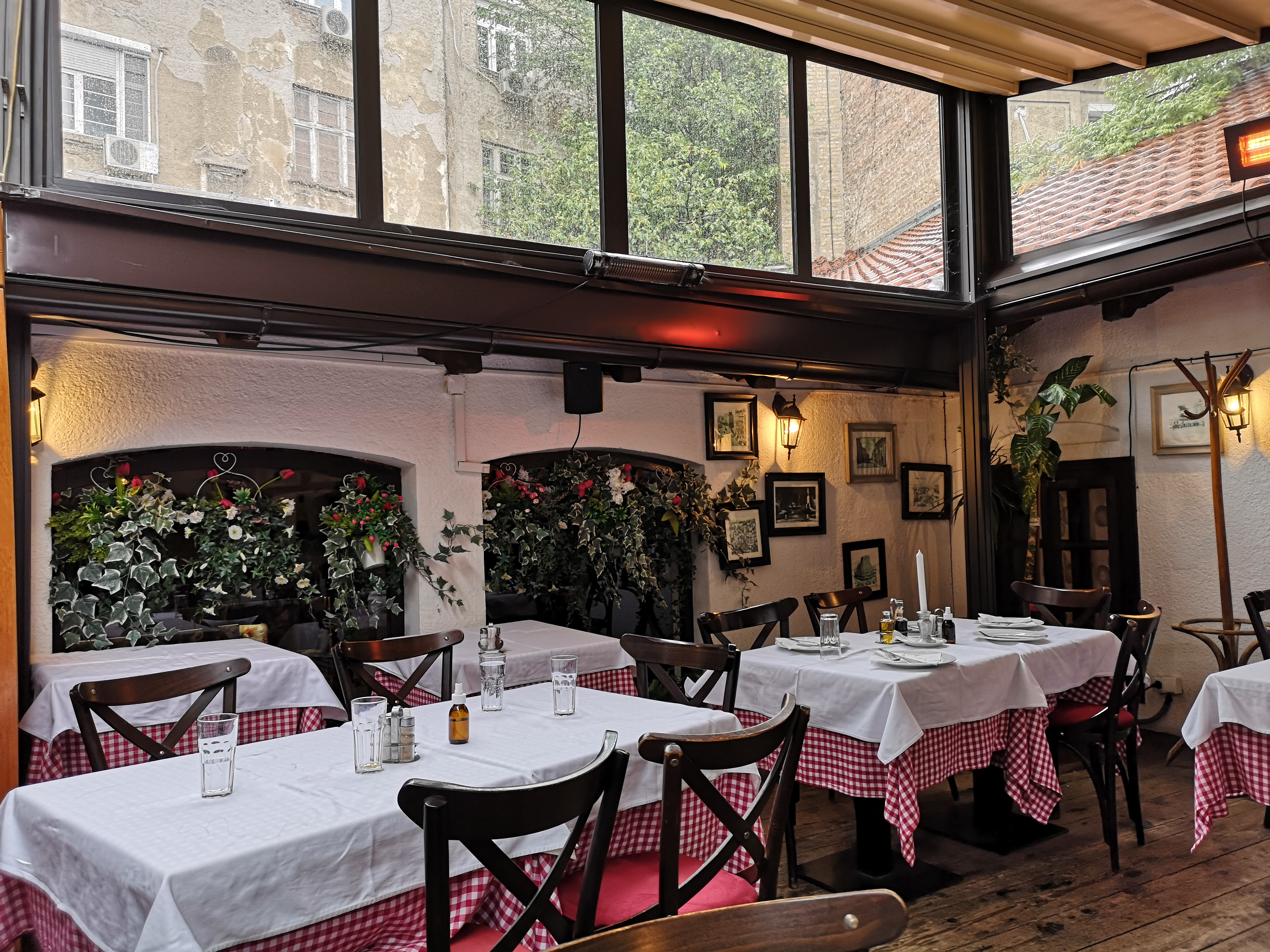 תמונה עבור Tri Šešira (Skadarlija, Belgrade)