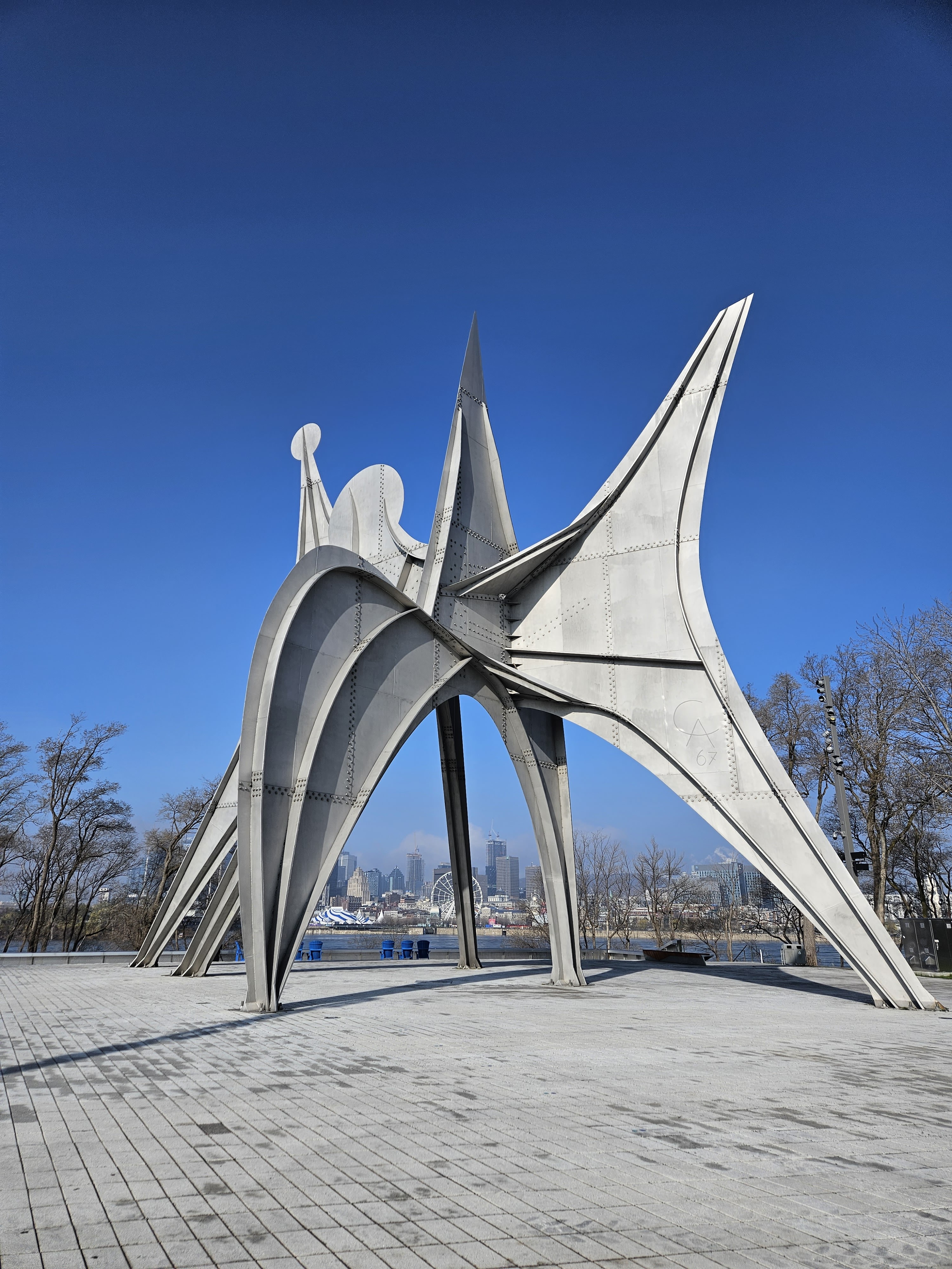 “Trois Disques” sculpture