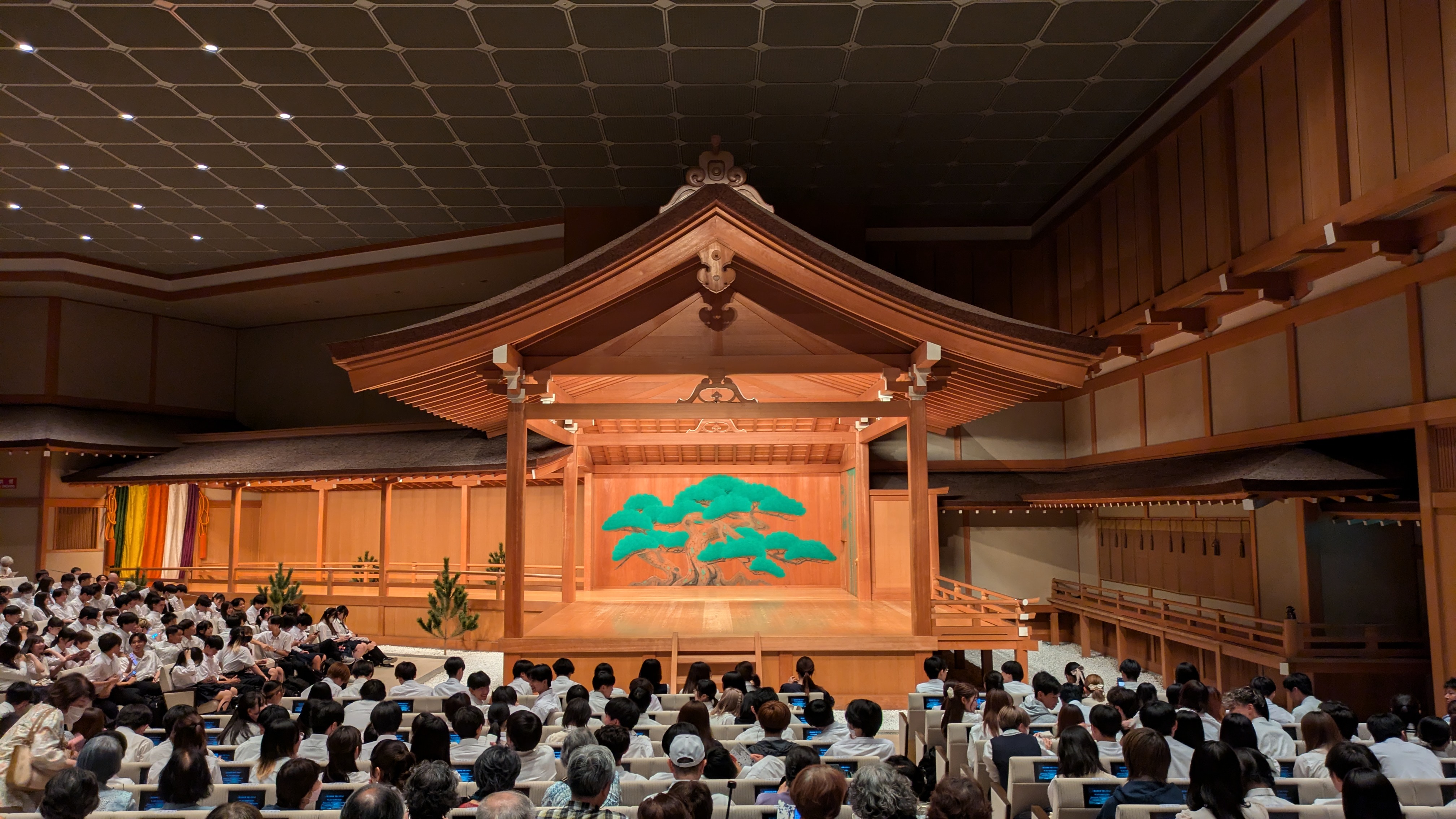 המרכז הלאומי לאמנויות הופעה (National Noh Theatre או Kabuki-za במינאטו)