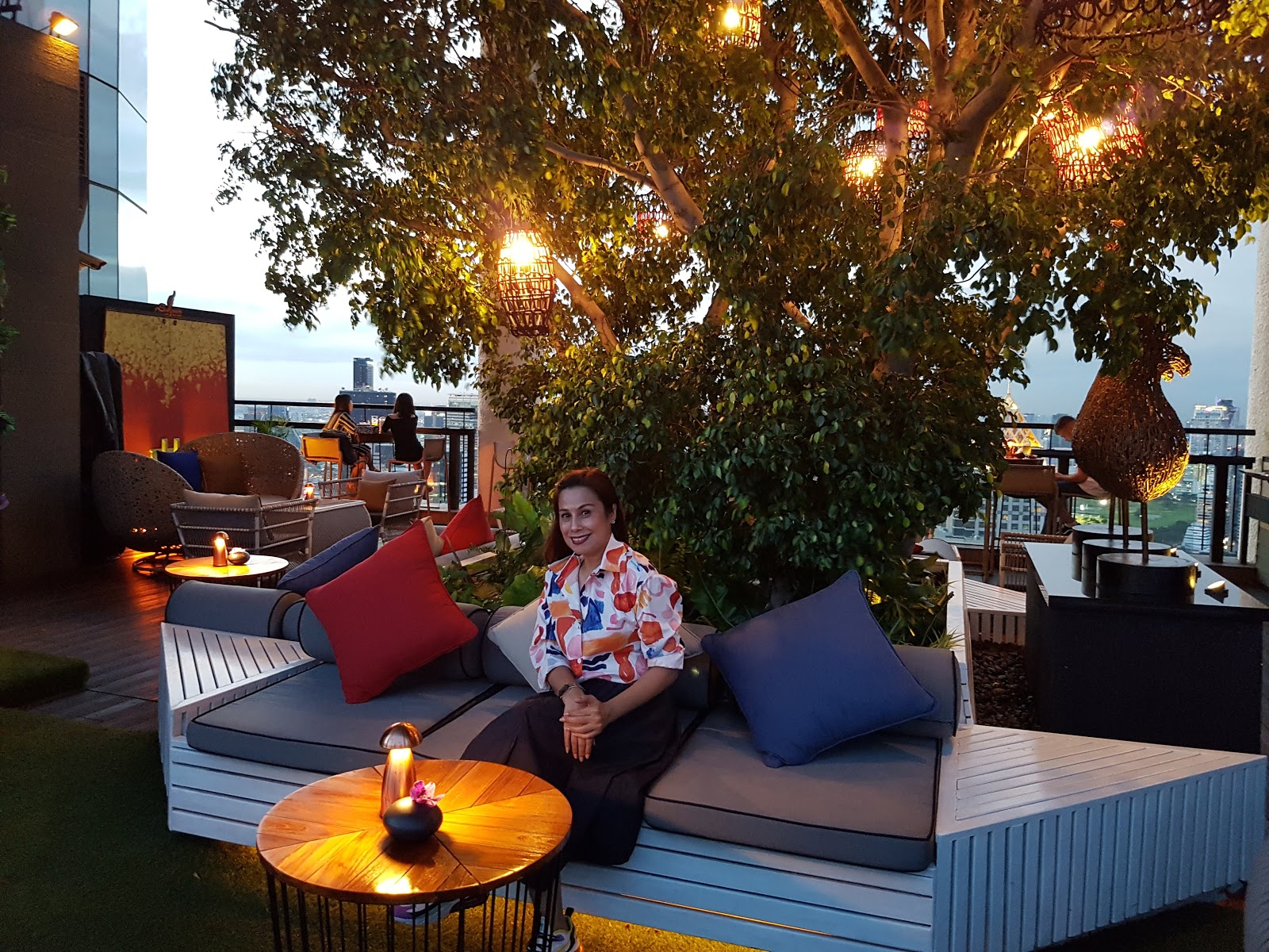 תמונה עבור Vertigo and Moon Bar