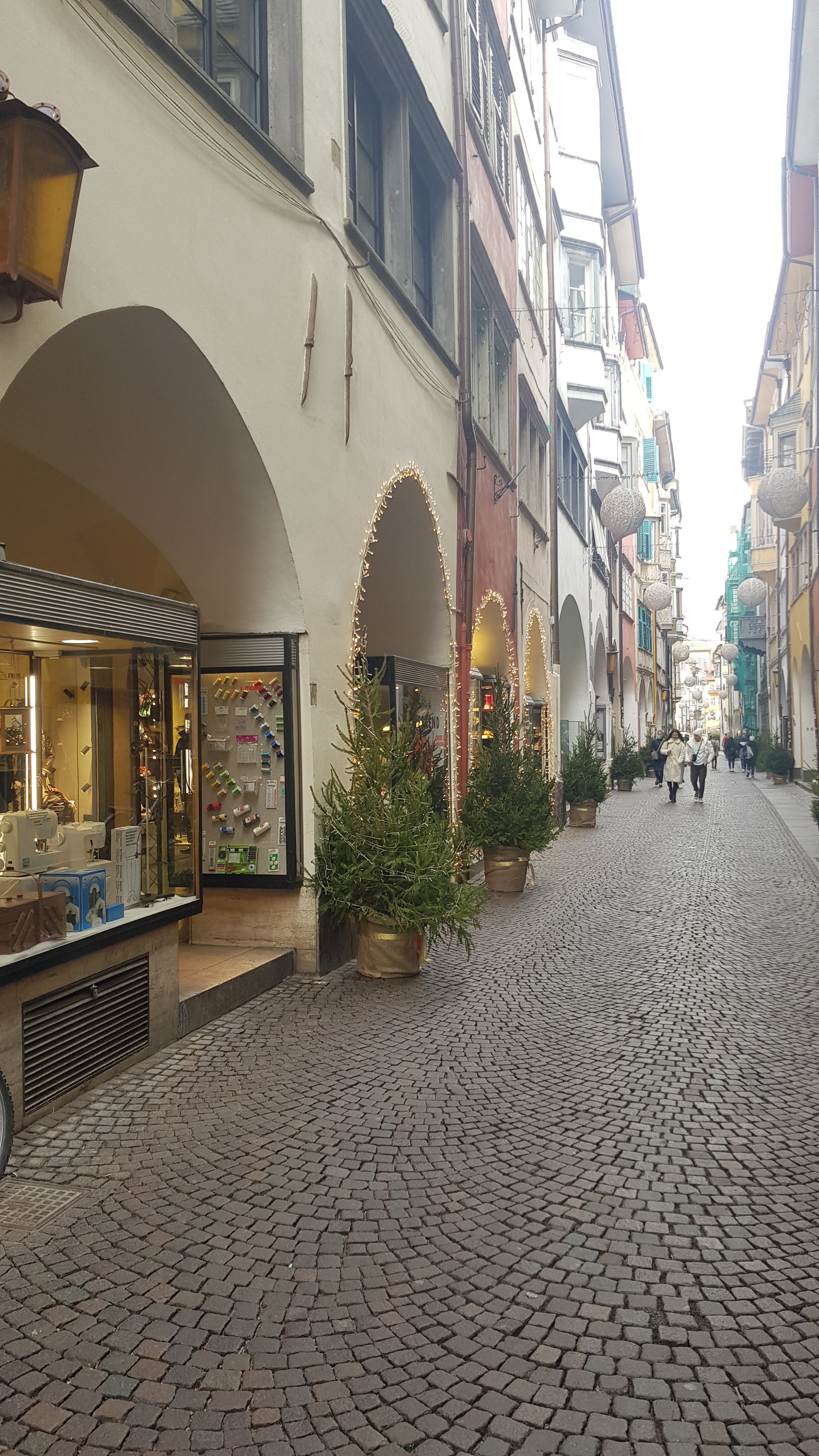 Via dei Portici (Laubengasse)