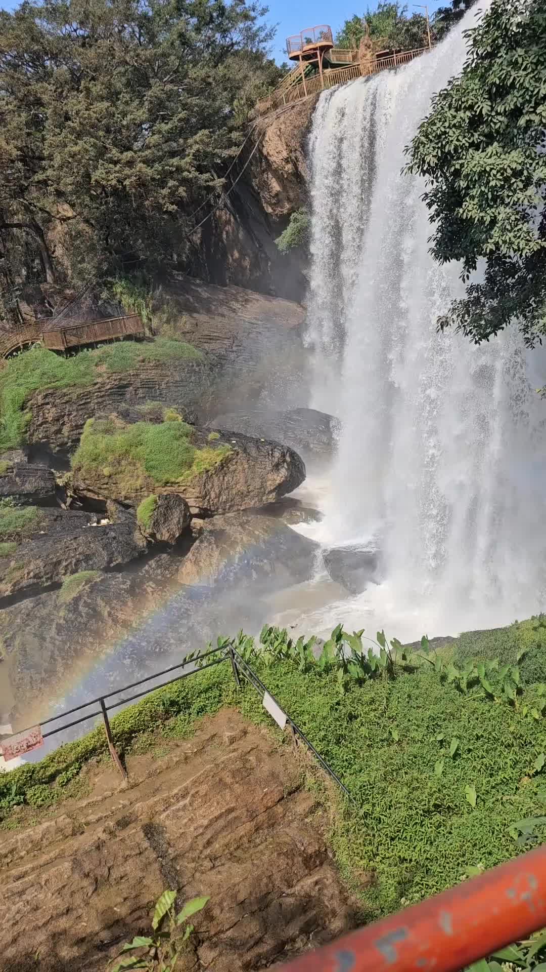 Водопад Слон (Elephant Waterfall)