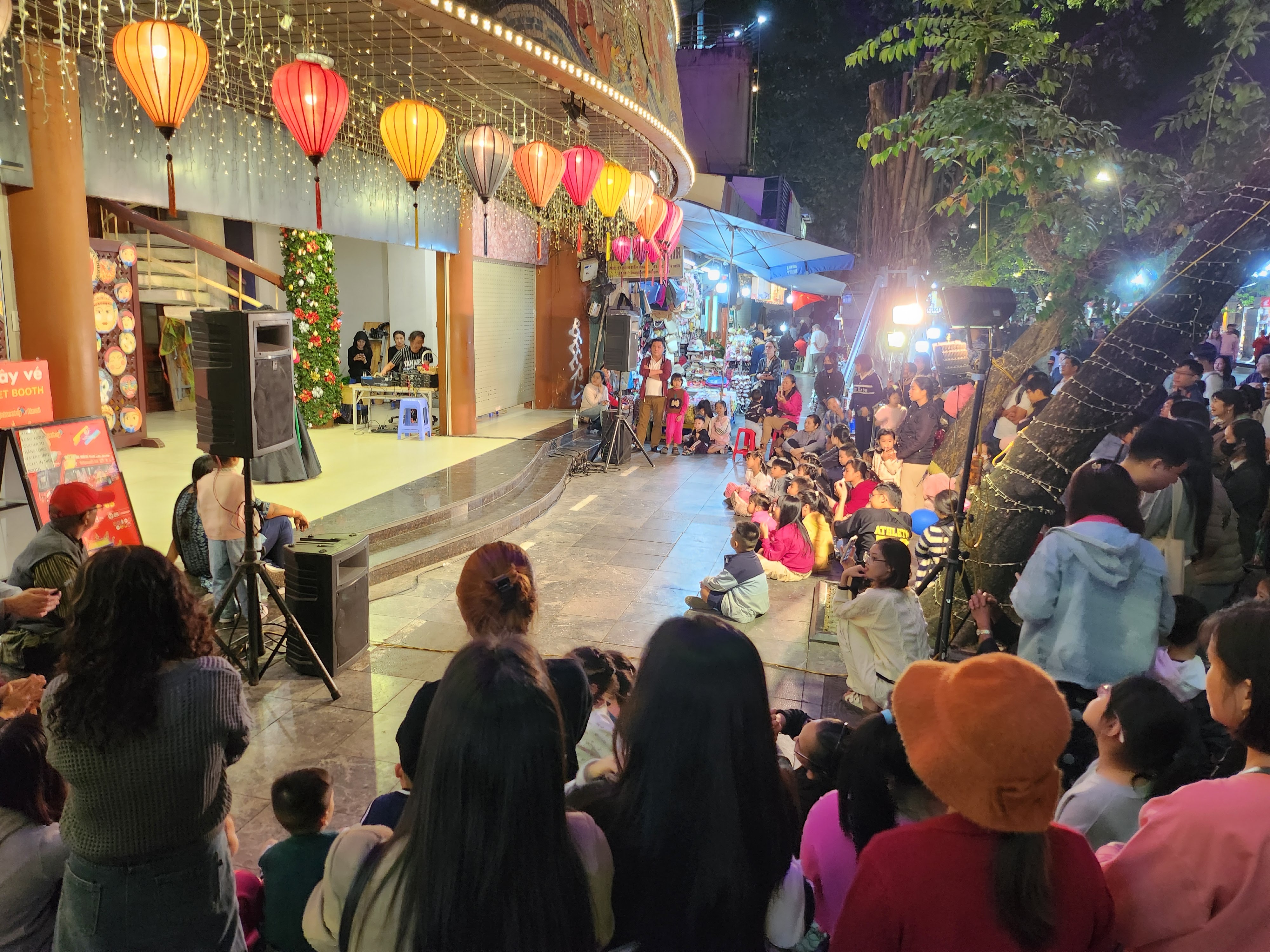Hoan Kiem Lake Walking Street