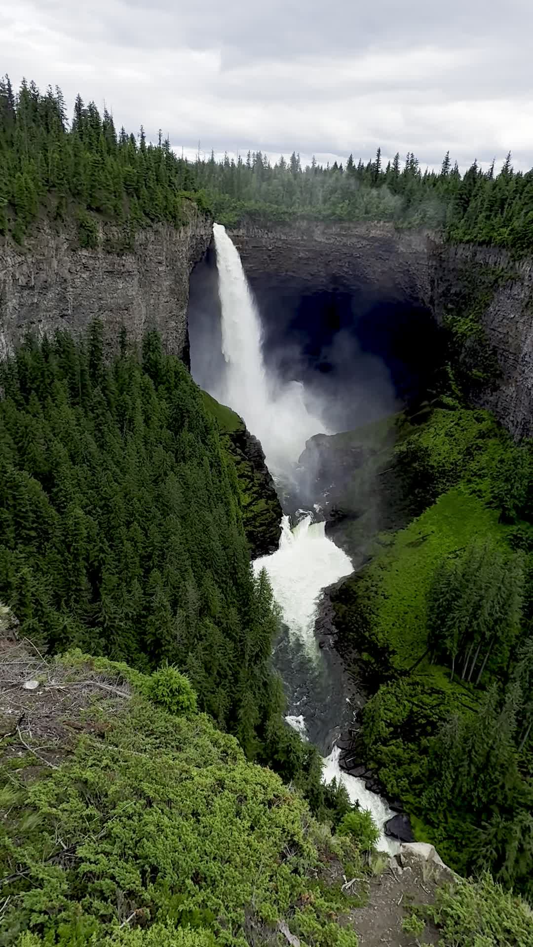 Wells Gray Provincial Park - Helmcken Falls