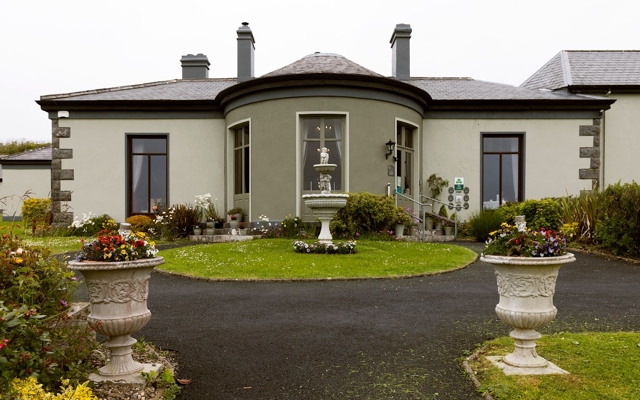 תמונה עבור Ballinalacken Castle Country House Hotel