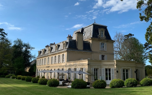 תמונה עבור Château La Chenevière