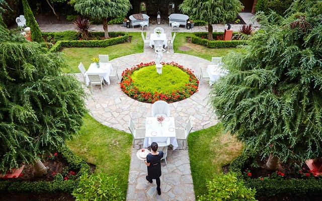 תמונה עבור Hayfield Manor