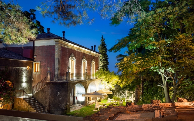 תמונה עבור Monaci delle Terre Nere