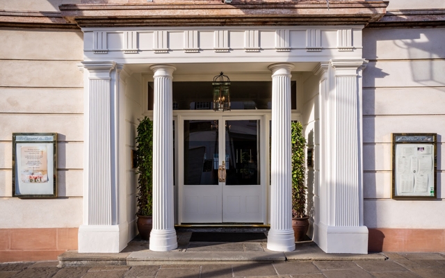 תמונה עבור The Angel Hotel, Abergavenny