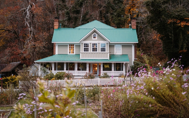 Picture for The Mast Farm Inn