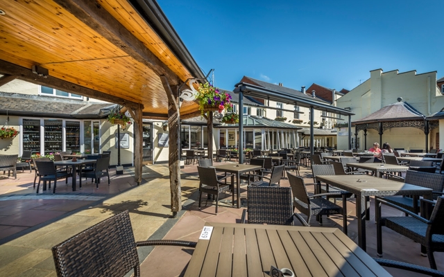 תמונה עבור The Three Swans Hotel