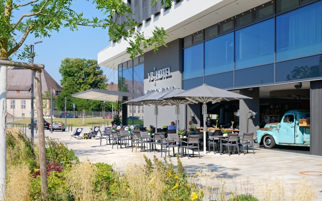 תמונה עבור V8 Hotel