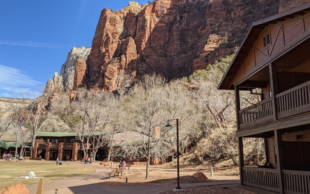 תמונה עבור Zion Lodge (inside Zion National Park)