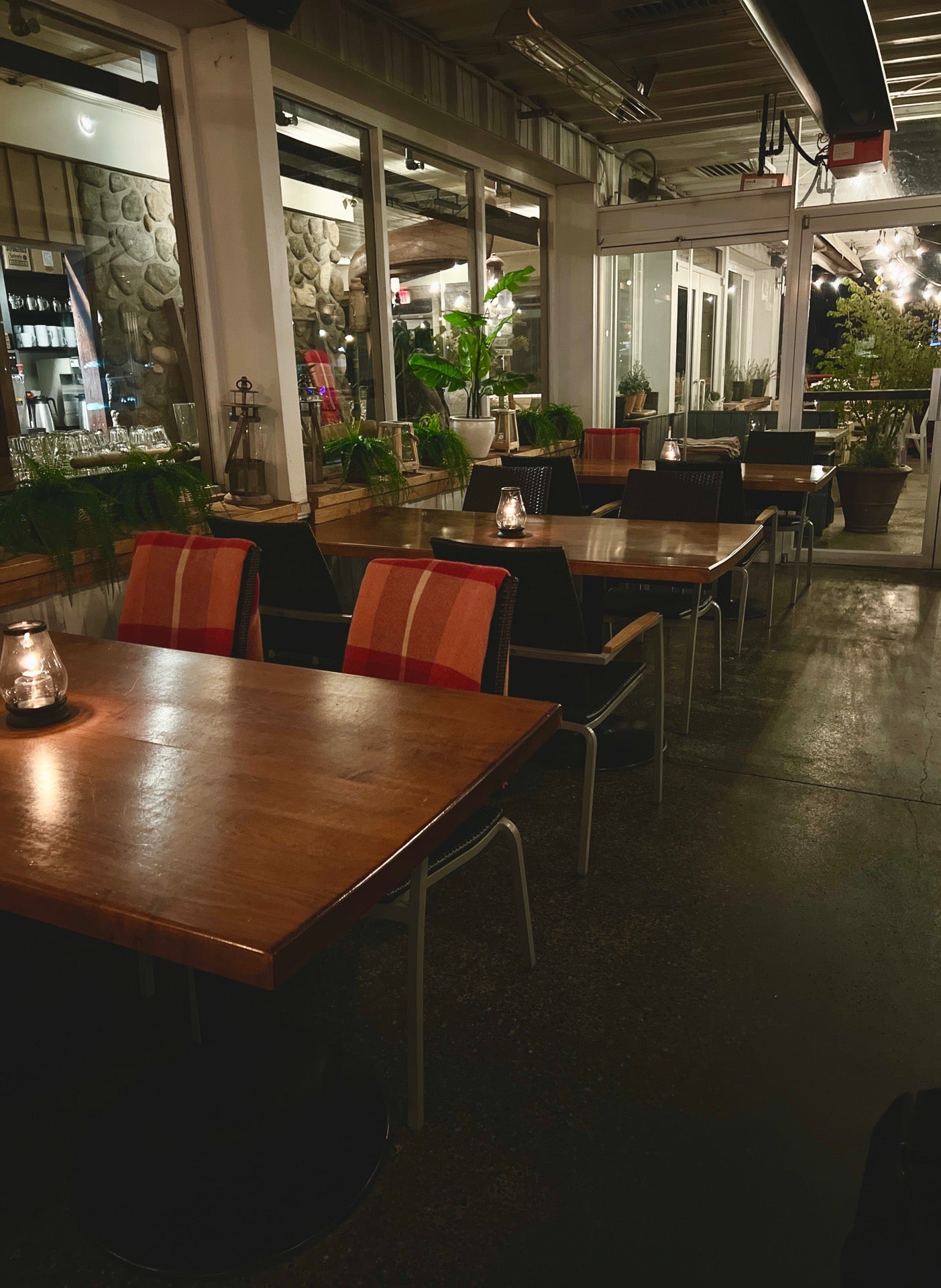תמונה עבור Blue Canoe Waterfront Restaurant