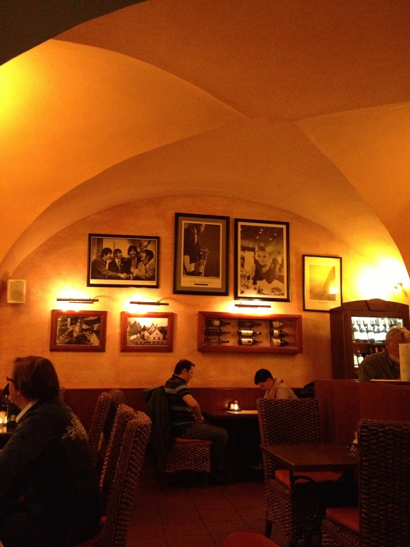 תמונה עבור Papa’s Living Restaurant