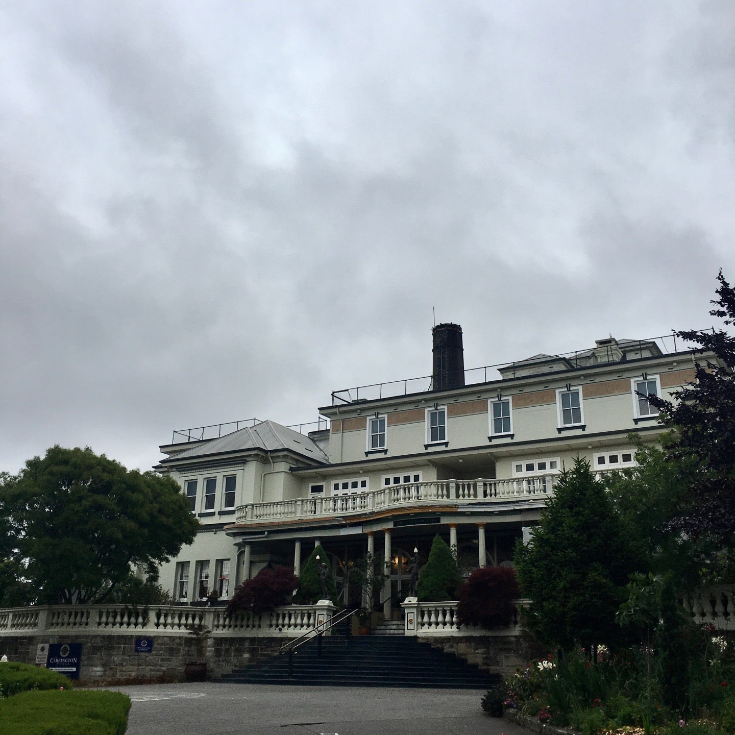 תמונה עבור The Carrington Hotel
