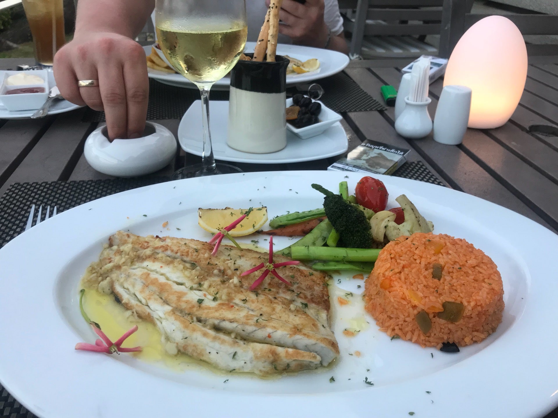 תמונה עבור The Cliff Bar & Grill