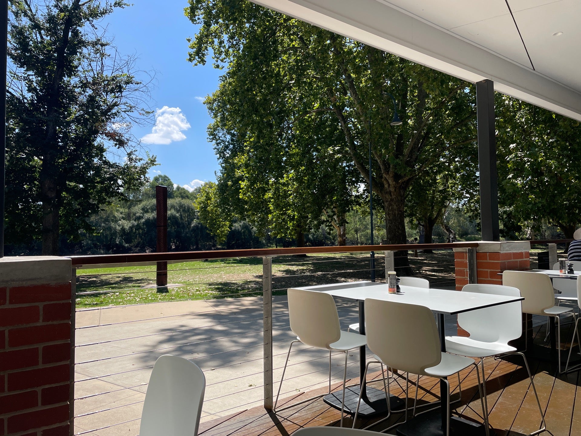 תמונה עבור The River Deck